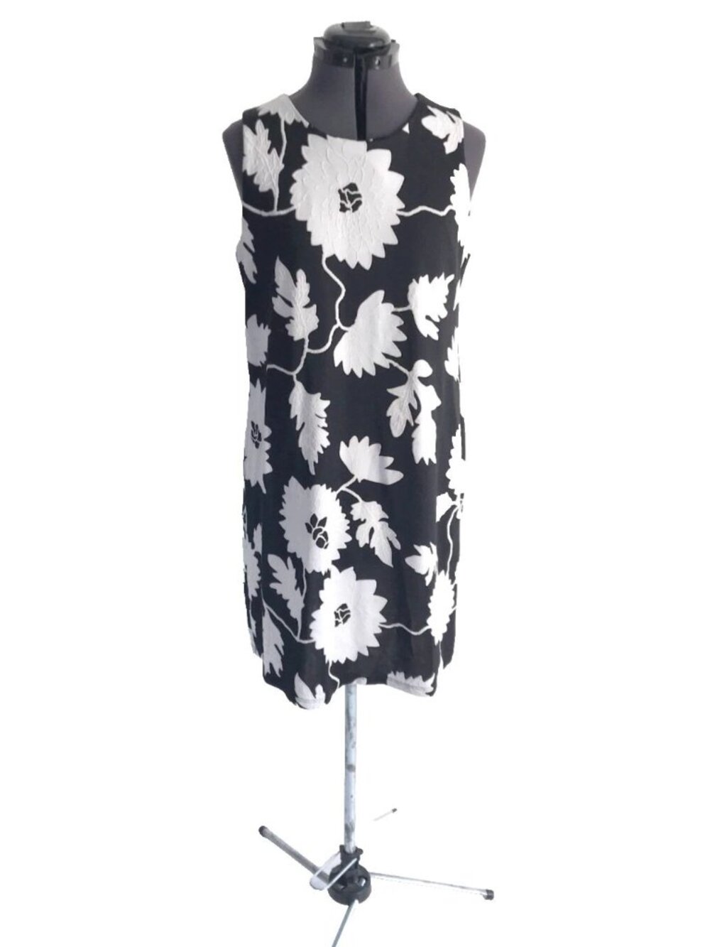 Ronni Nicole Black & White Textured Floral Print Sheath Dress, Size 10